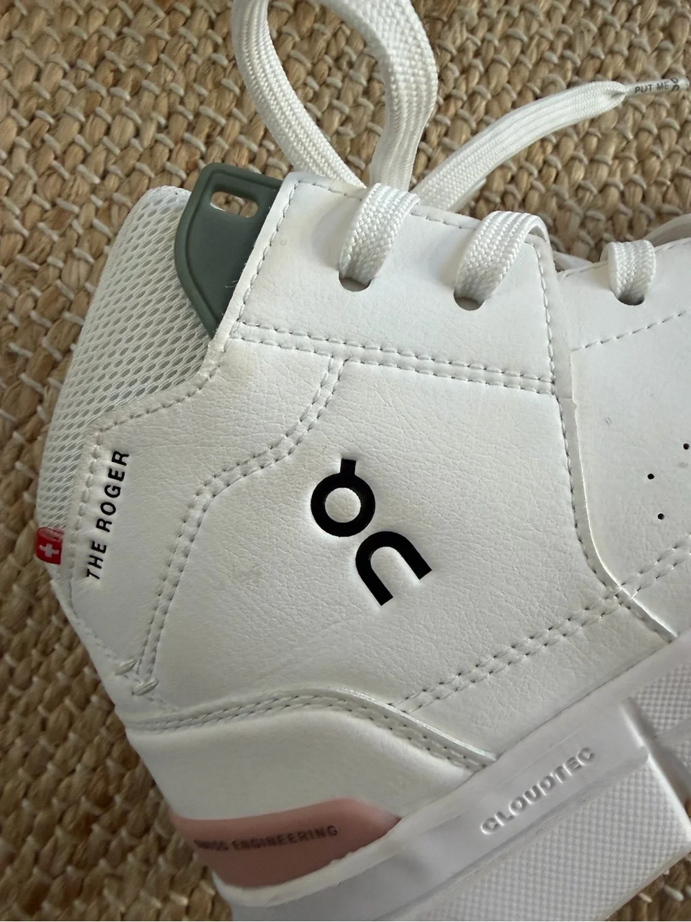 On Roger High Top shoe